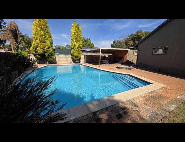 3 BEDROOM HOUSE FOR SALE IN SINOVILLE